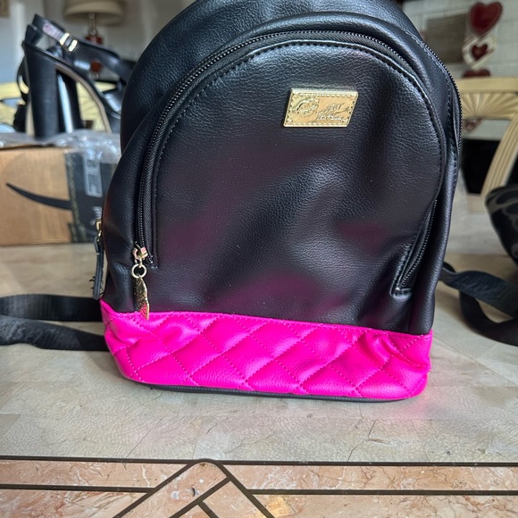 Betsey Johnson bag. Don’t remember using it. - Picture 3 of 3